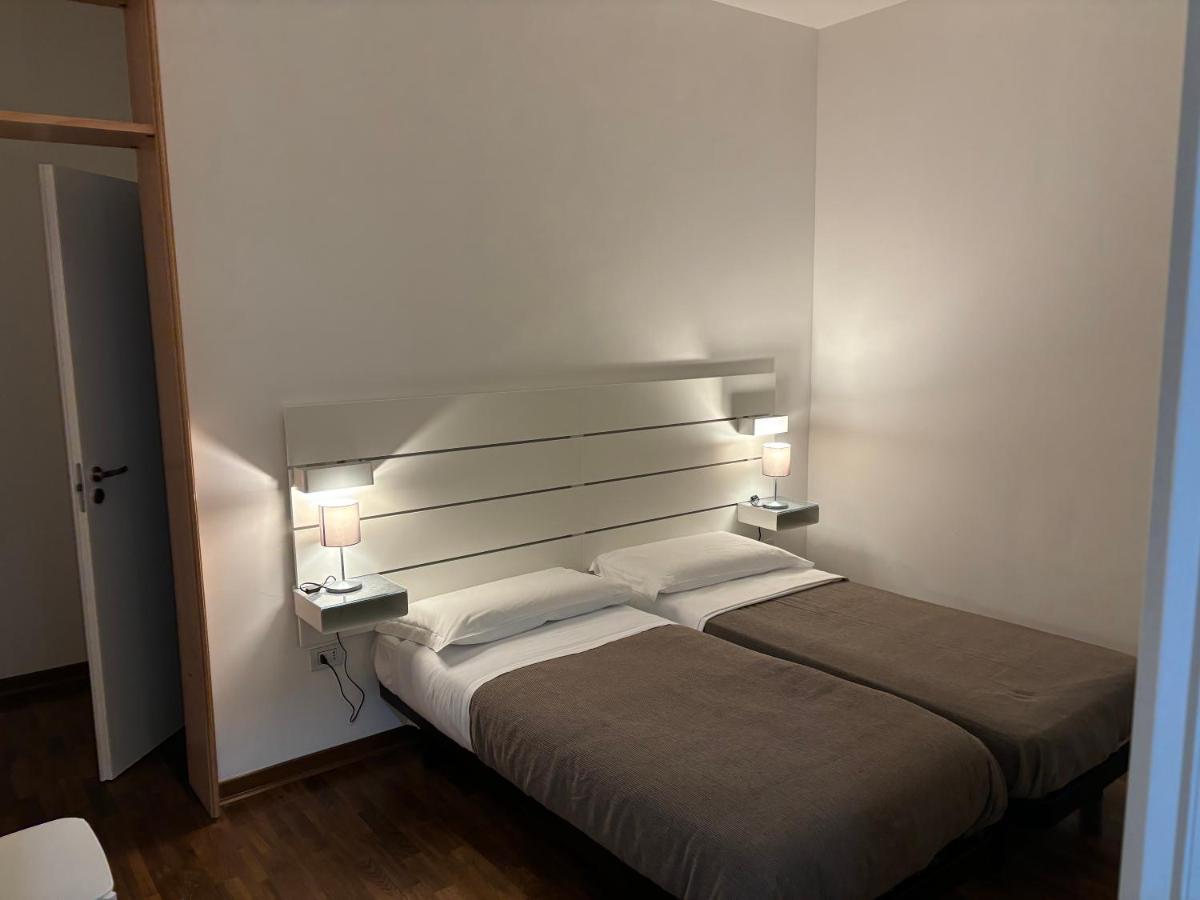 ESSENTIAL HOUSE in Centro Città con Parcheggio Privato e WIFI Potenza Extérieur photo