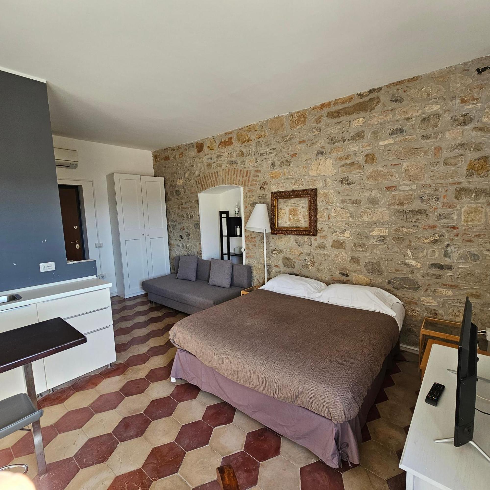 ESSENTIAL HOUSE in Centro Città con Parcheggio Privato e WIFI Potenza Extérieur photo