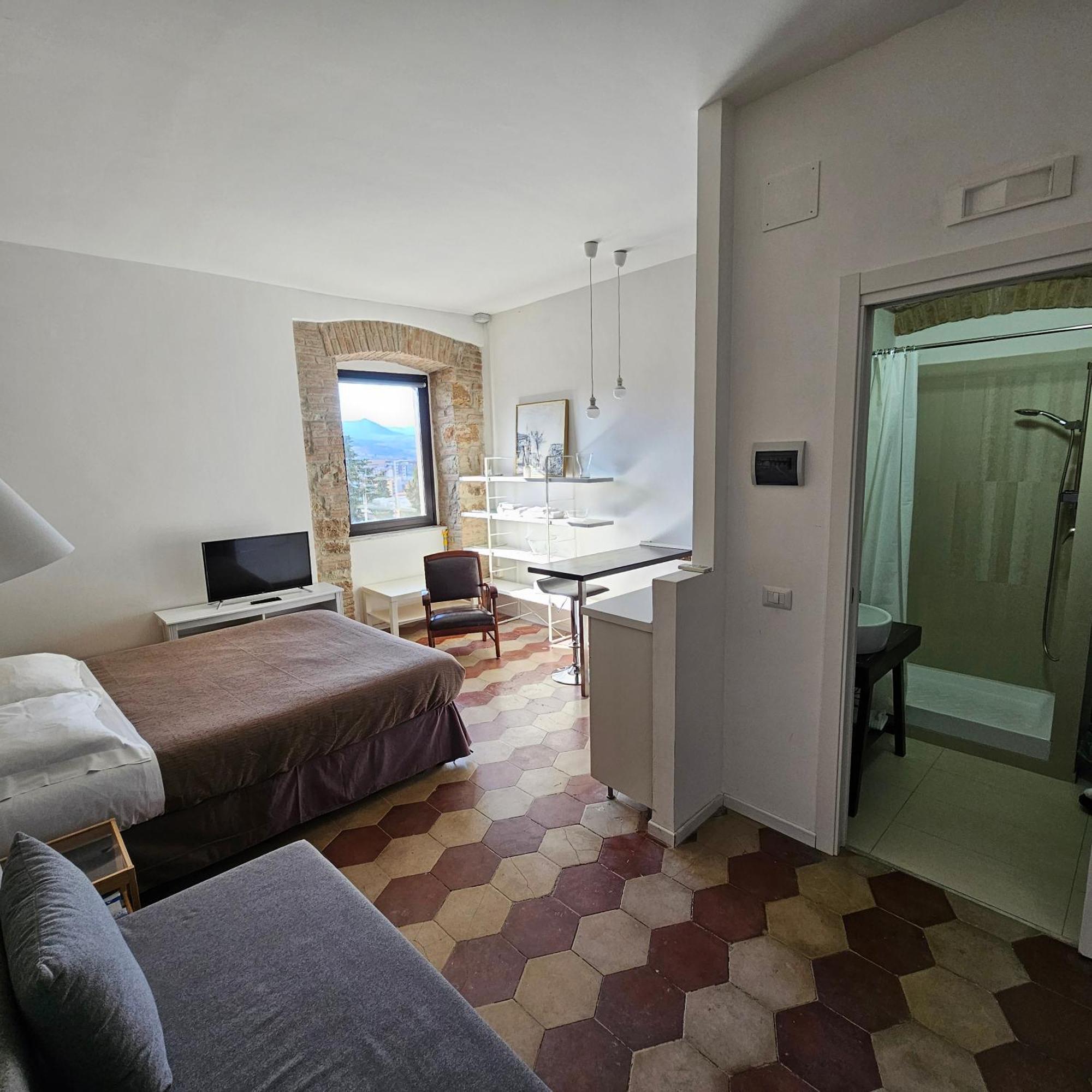 ESSENTIAL HOUSE in Centro Città con Parcheggio Privato e WIFI Potenza Extérieur photo