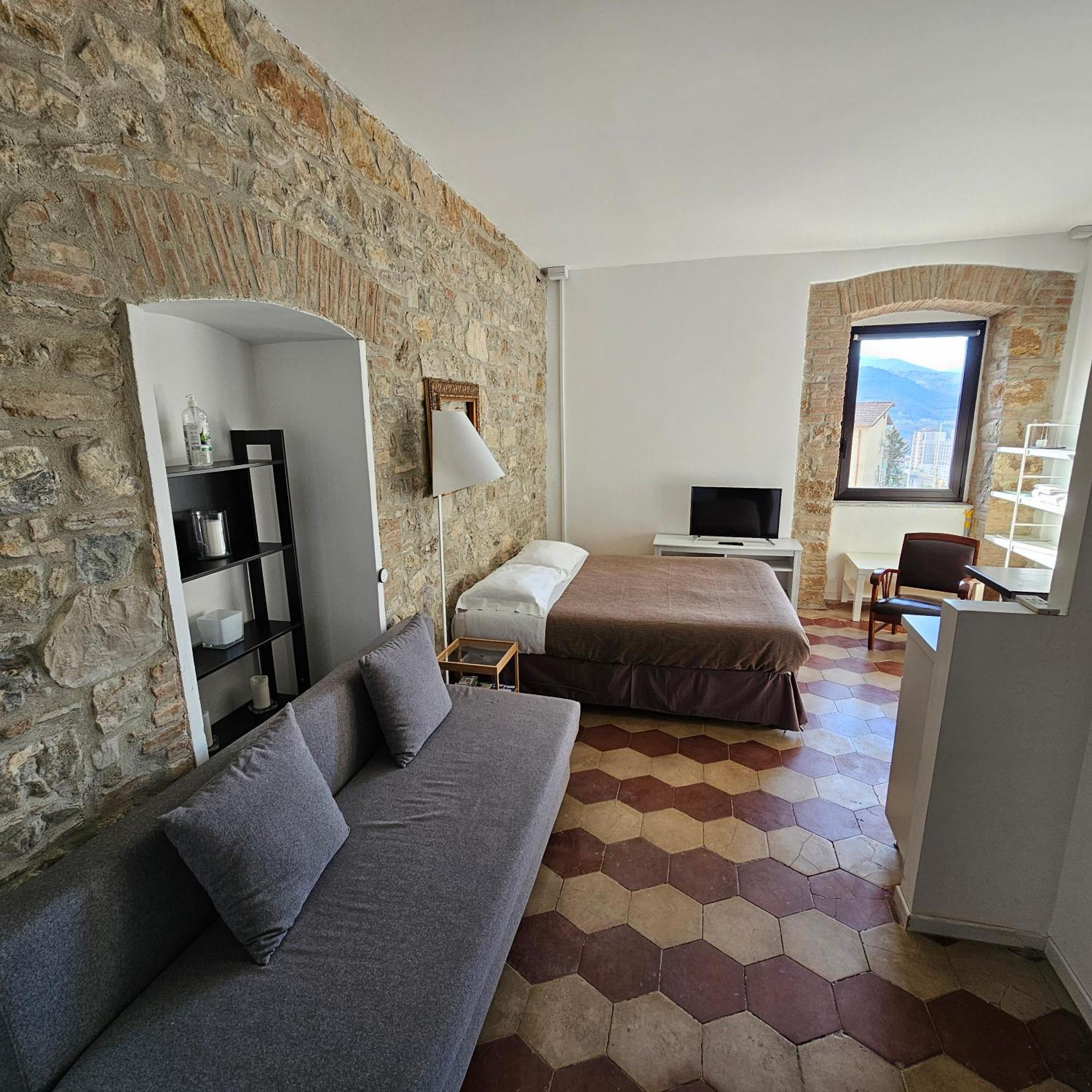ESSENTIAL HOUSE in Centro Città con Parcheggio Privato e WIFI Potenza Extérieur photo