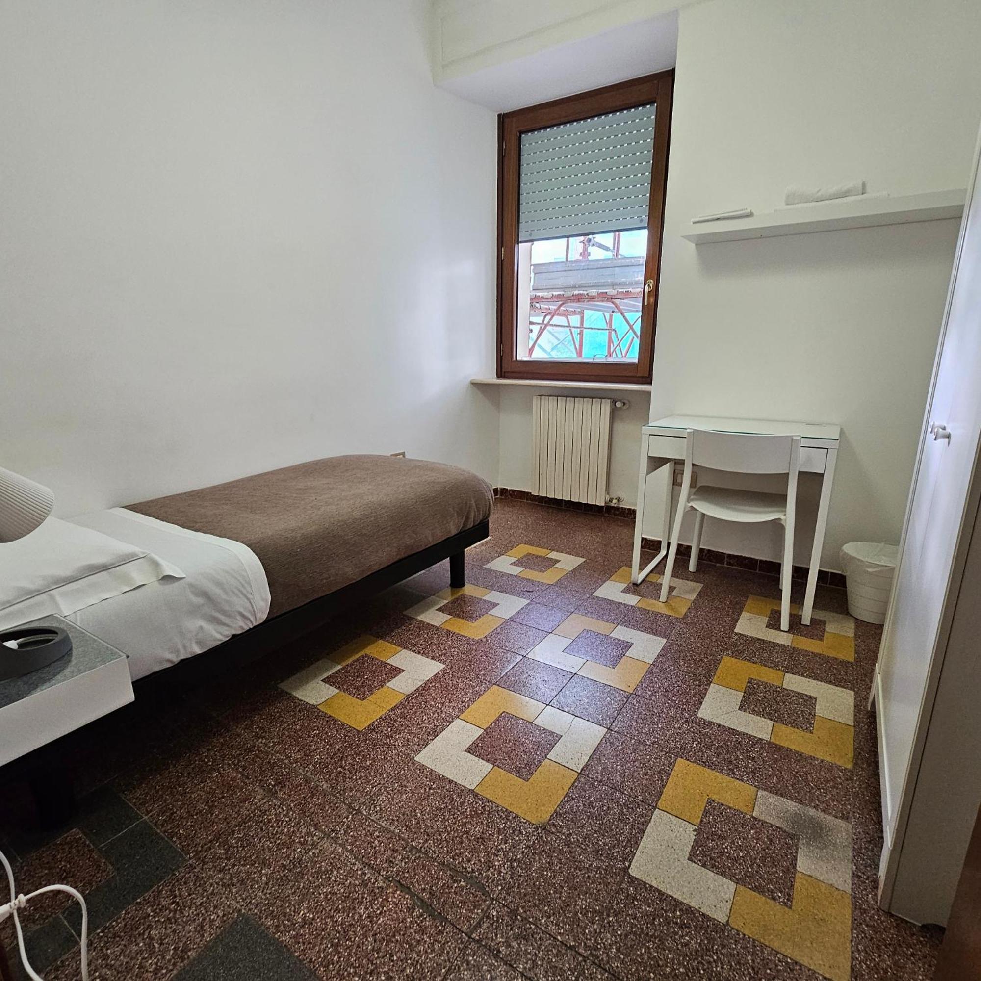 ESSENTIAL HOUSE in Centro Città con Parcheggio Privato e WIFI Potenza Extérieur photo