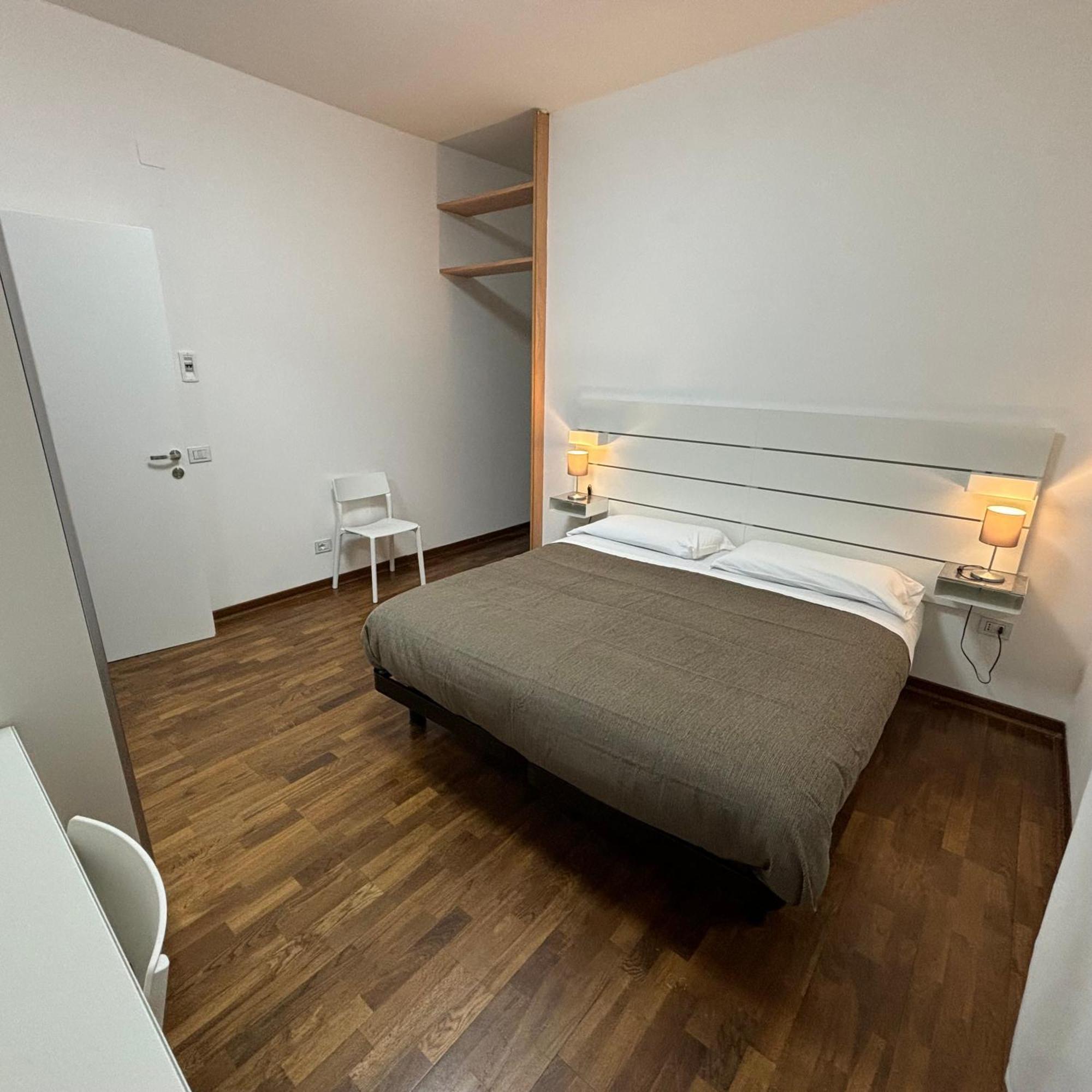 ESSENTIAL HOUSE in Centro Città con Parcheggio Privato e WIFI Potenza Extérieur photo