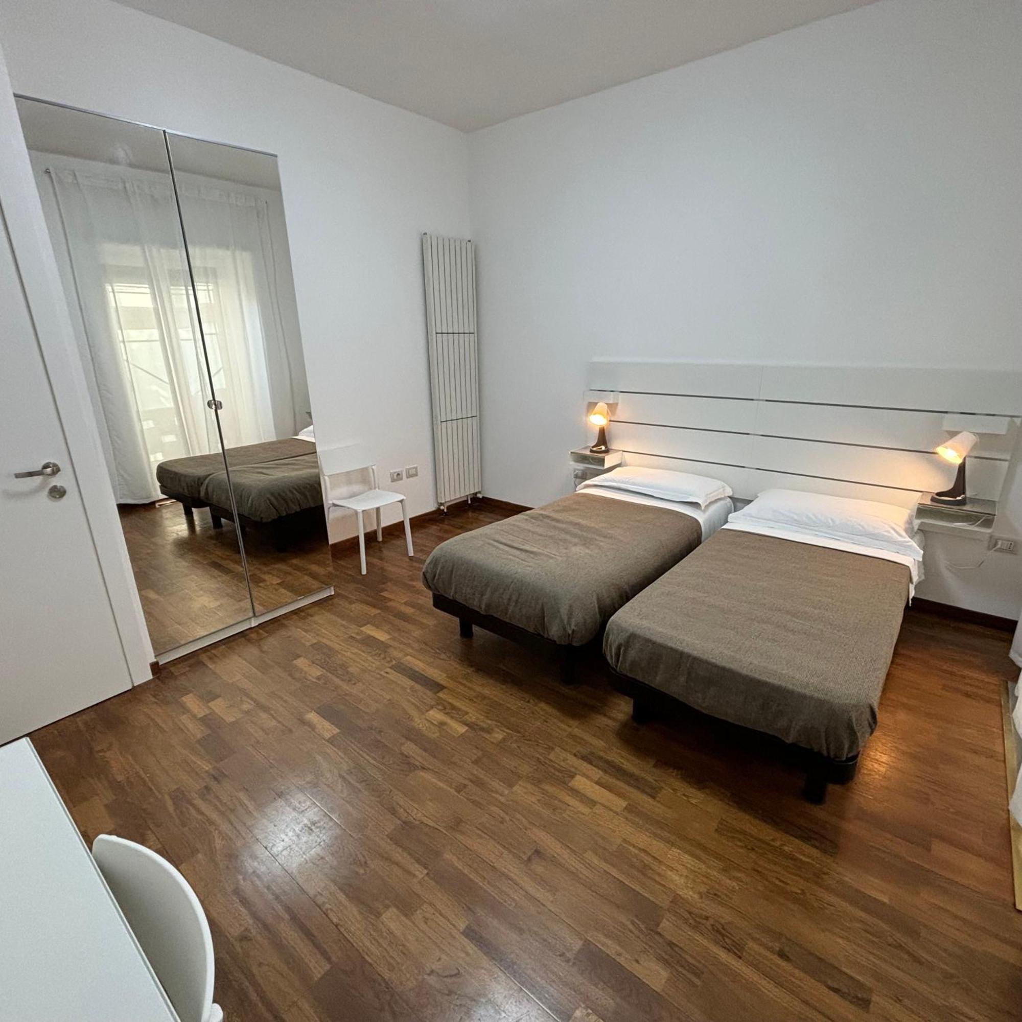 ESSENTIAL HOUSE in Centro Città con Parcheggio Privato e WIFI Potenza Extérieur photo
