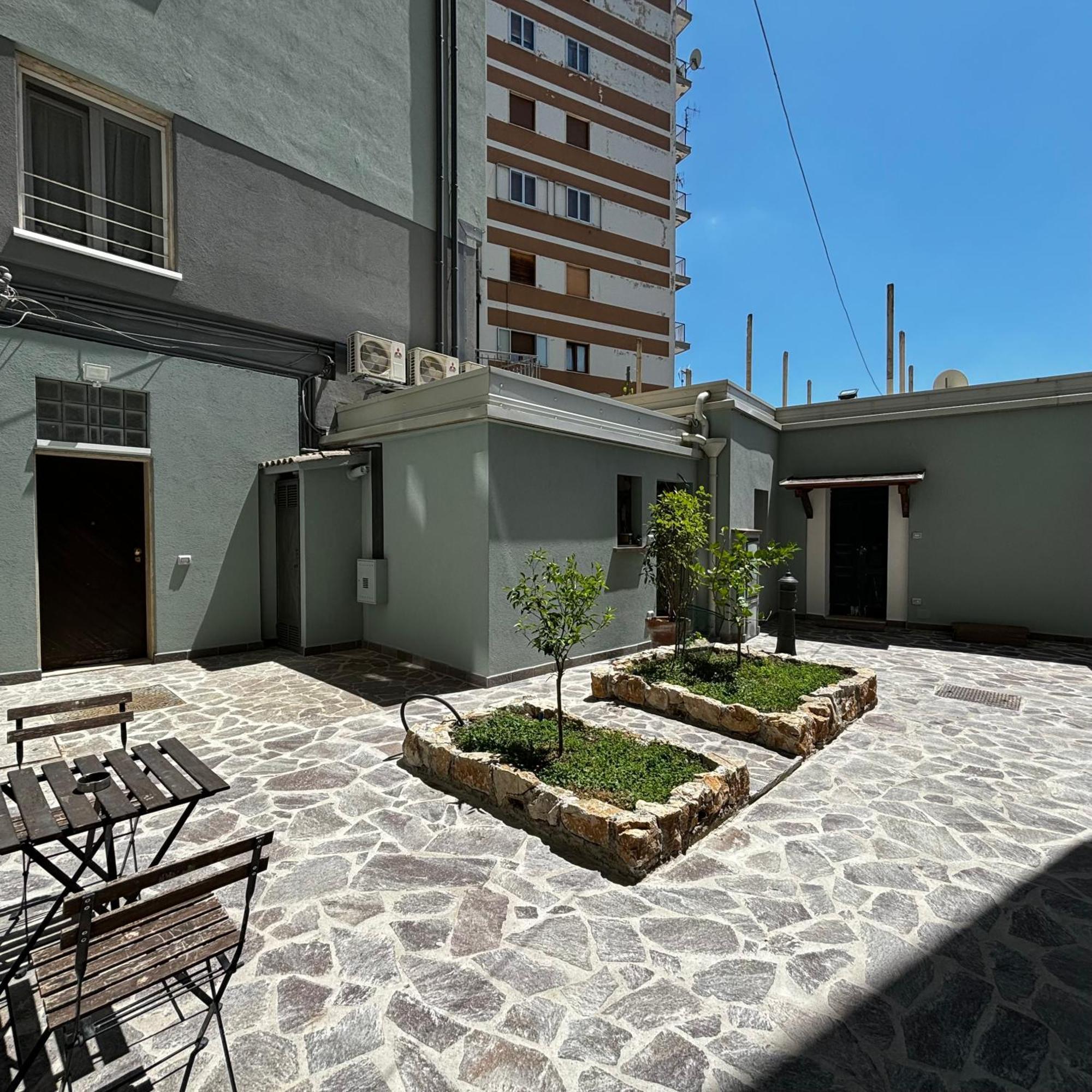 ESSENTIAL HOUSE in Centro Città con Parcheggio Privato e WIFI Potenza Extérieur photo