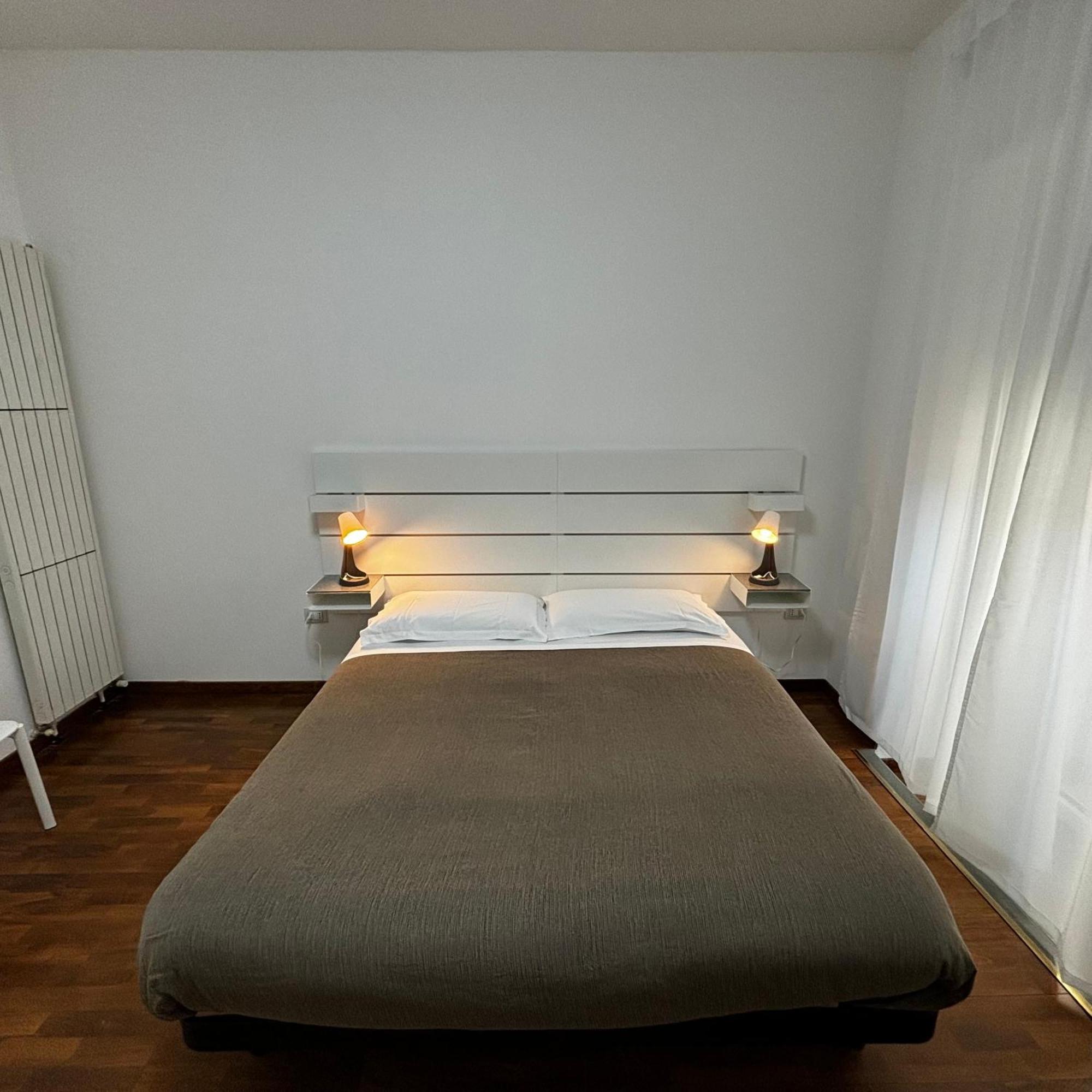 ESSENTIAL HOUSE in Centro Città con Parcheggio Privato e WIFI Potenza Extérieur photo