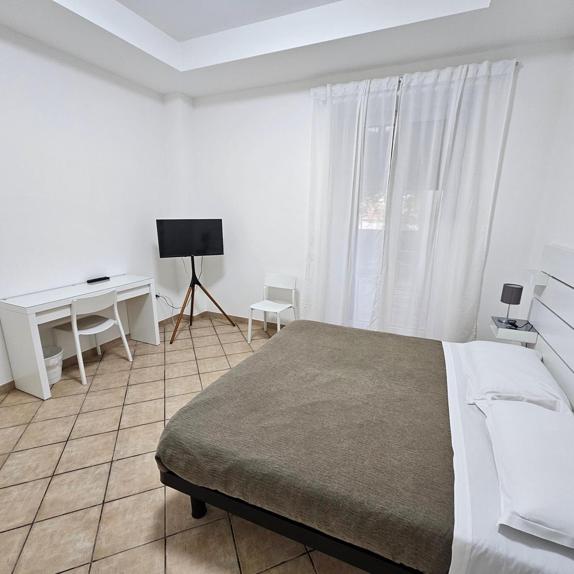 ESSENTIAL HOUSE in Centro Città con Parcheggio Privato e WIFI Potenza Extérieur photo