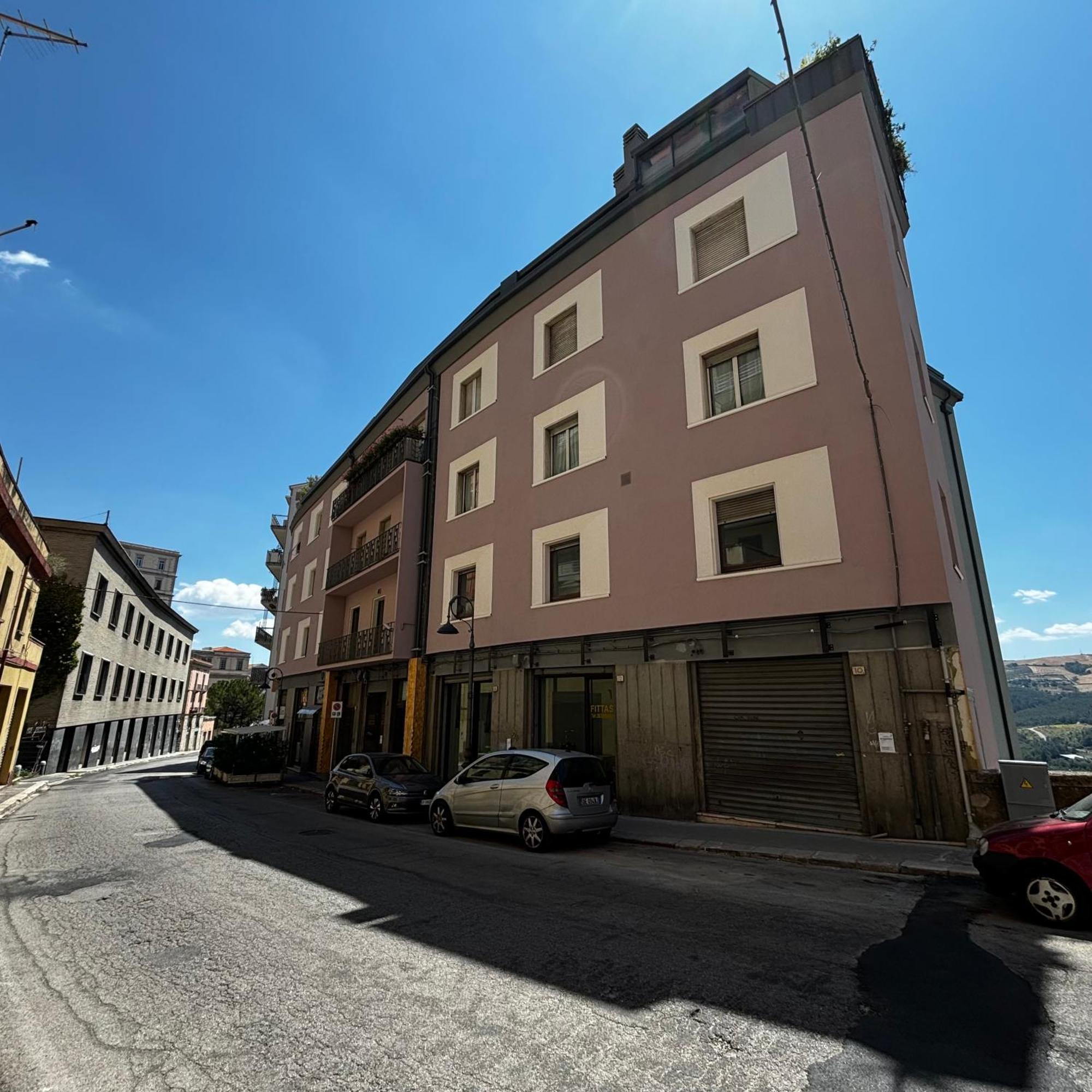 ESSENTIAL HOUSE in Centro Città con Parcheggio Privato e WIFI Potenza Extérieur photo