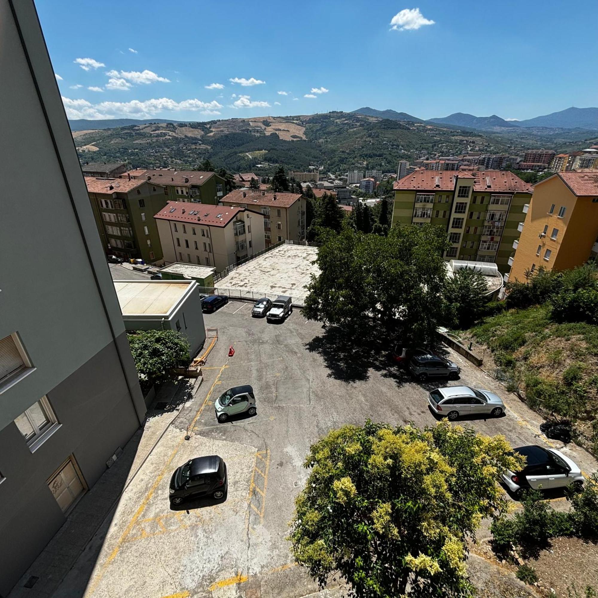 ESSENTIAL HOUSE in Centro Città con Parcheggio Privato e WIFI Potenza Extérieur photo