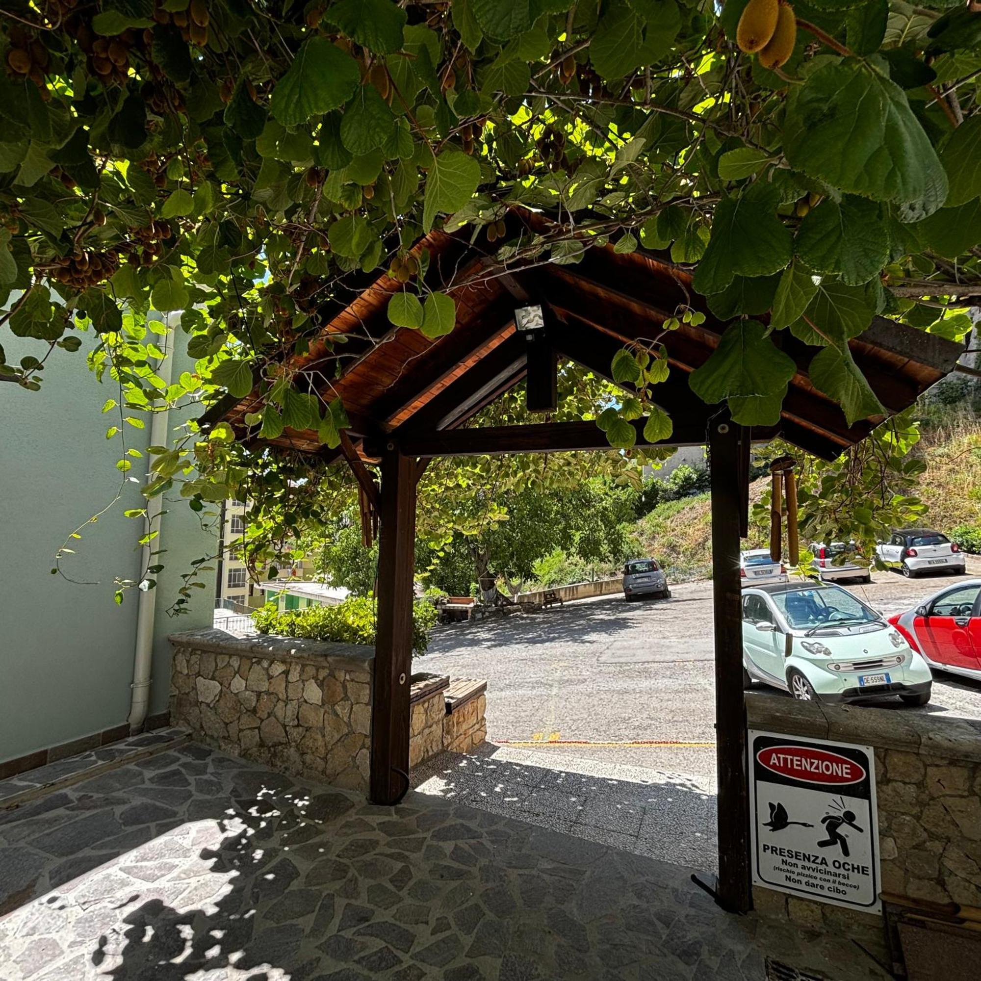 ESSENTIAL HOUSE in Centro Città con Parcheggio Privato e WIFI Potenza Extérieur photo