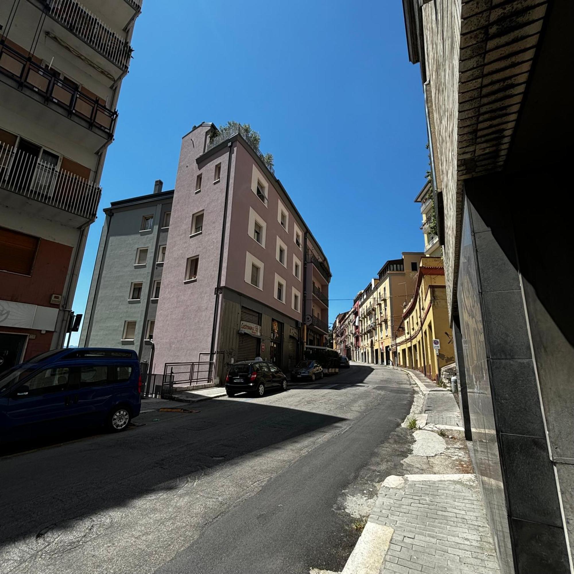 ESSENTIAL HOUSE in Centro Città con Parcheggio Privato e WIFI Potenza Extérieur photo