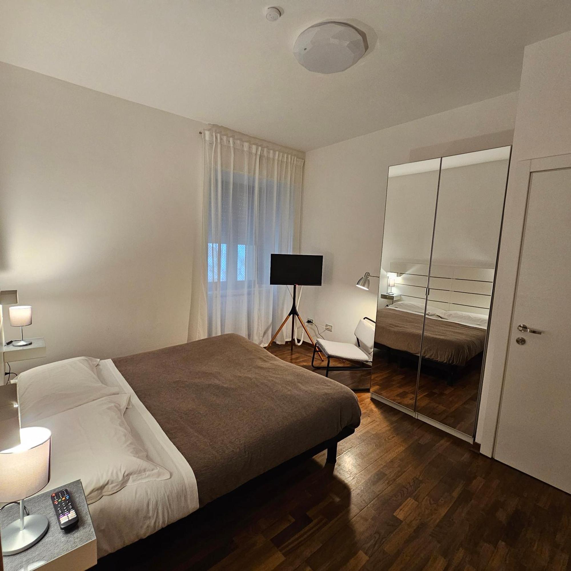 ESSENTIAL HOUSE in Centro Città con Parcheggio Privato e WIFI Potenza Extérieur photo