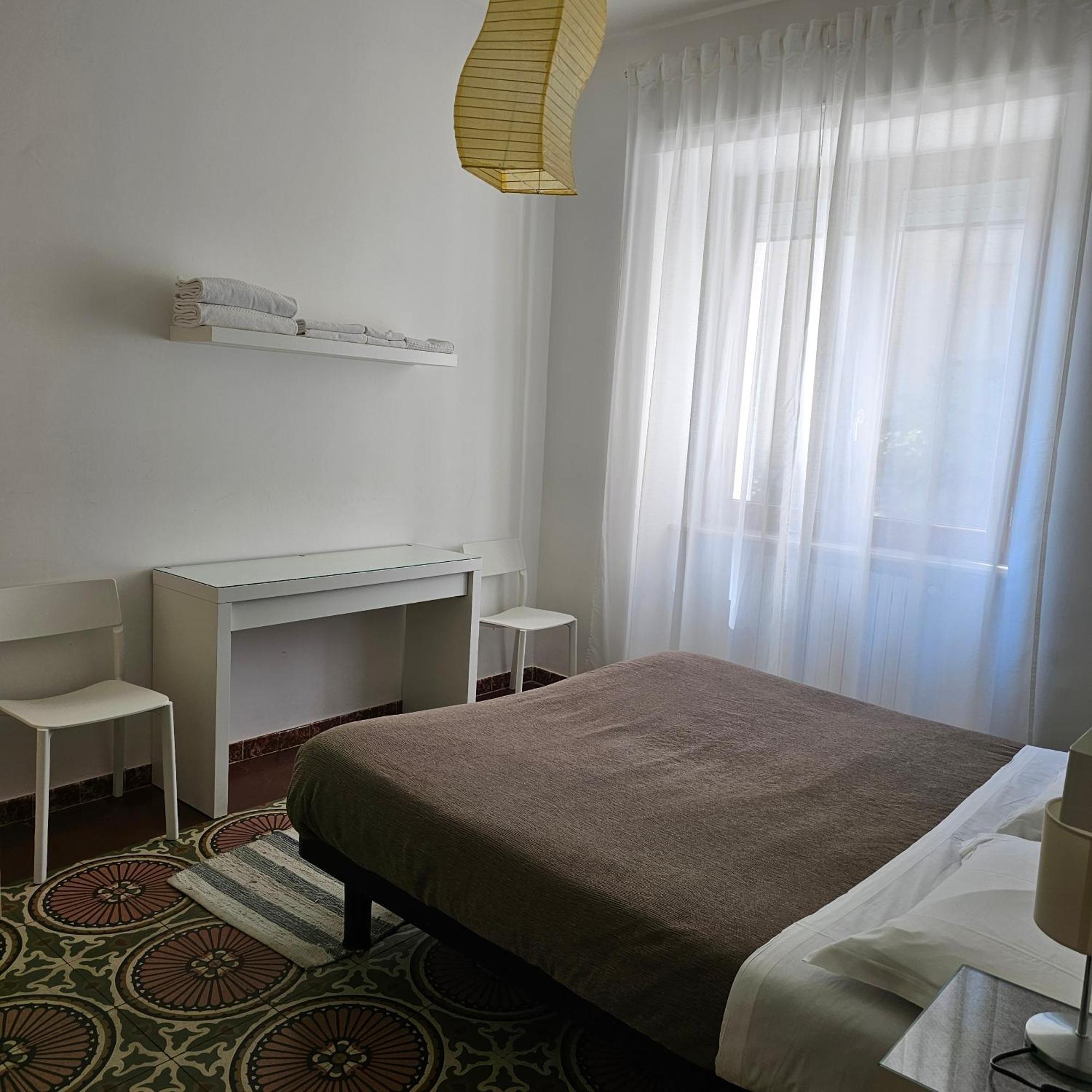 ESSENTIAL HOUSE in Centro Città con Parcheggio Privato e WIFI Potenza Chambre photo